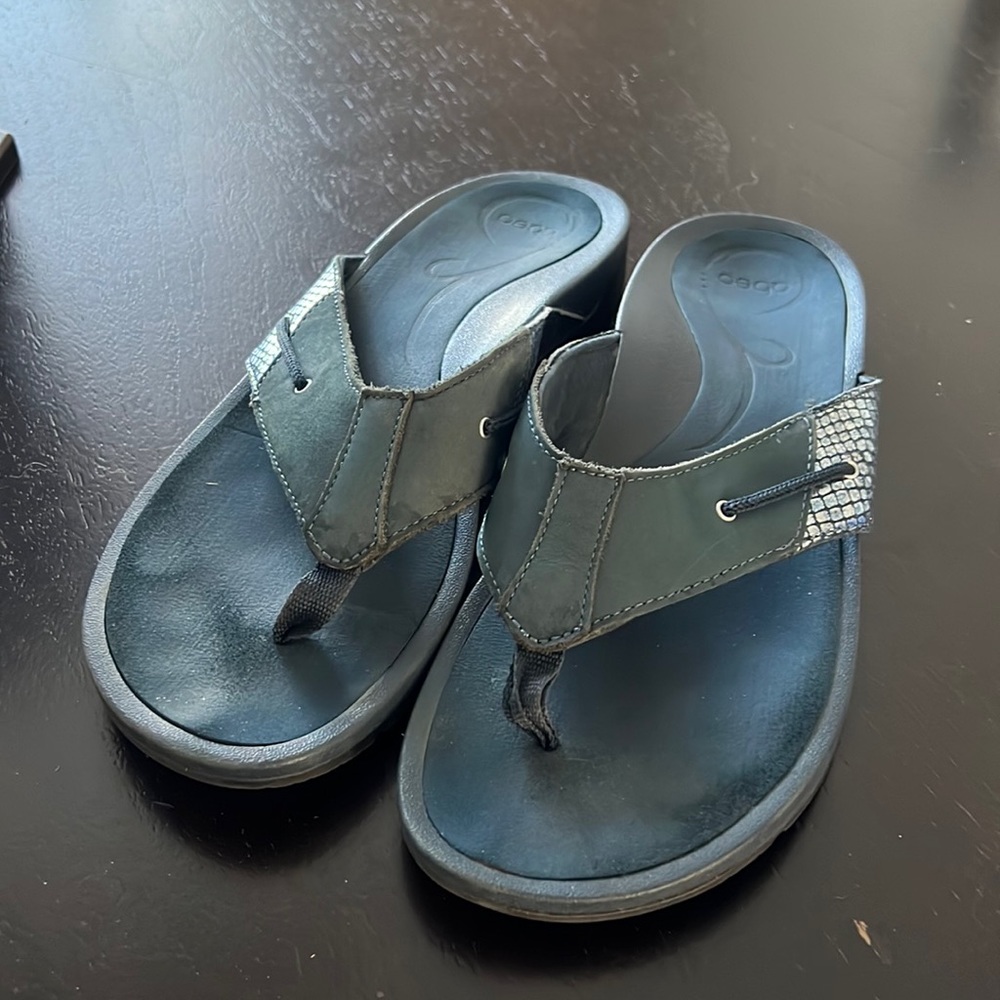 Abeo women’s gently worn flip flop